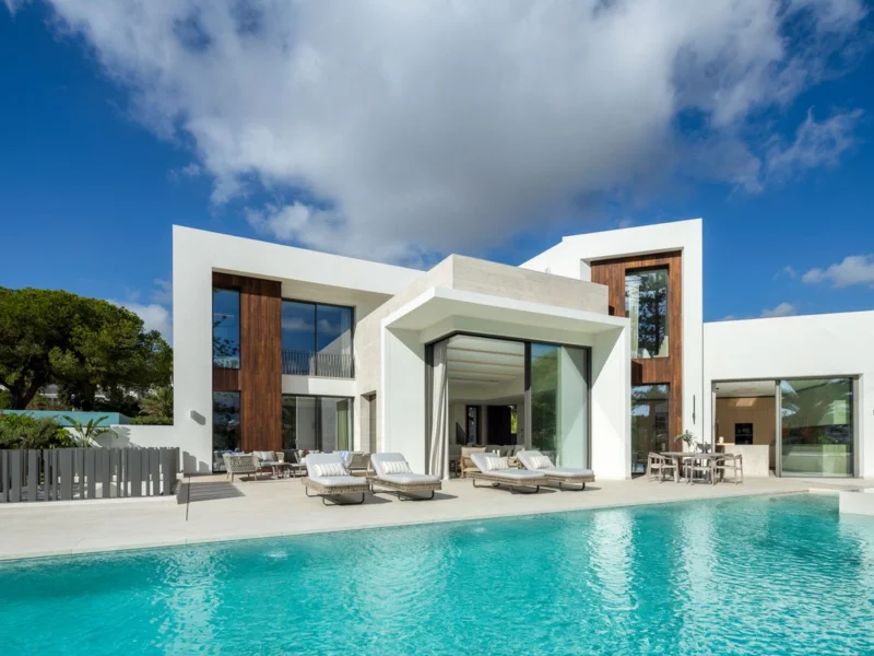 5 Bedroom Private Villa for Sale in Las Brisas Golf, Nueva Andalucía, Marbella
