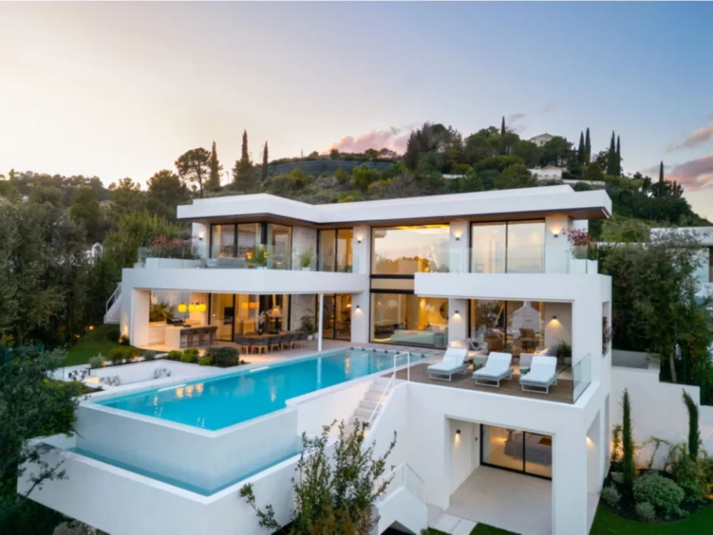 6 Bedroom Private Villa with Terrace for Sale in La Quinta, Benahavís