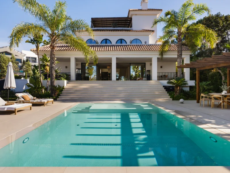 6 Bedroom Private Villa for Sale in Los Naranjos Golf, Nueva Andalucía, Marbella