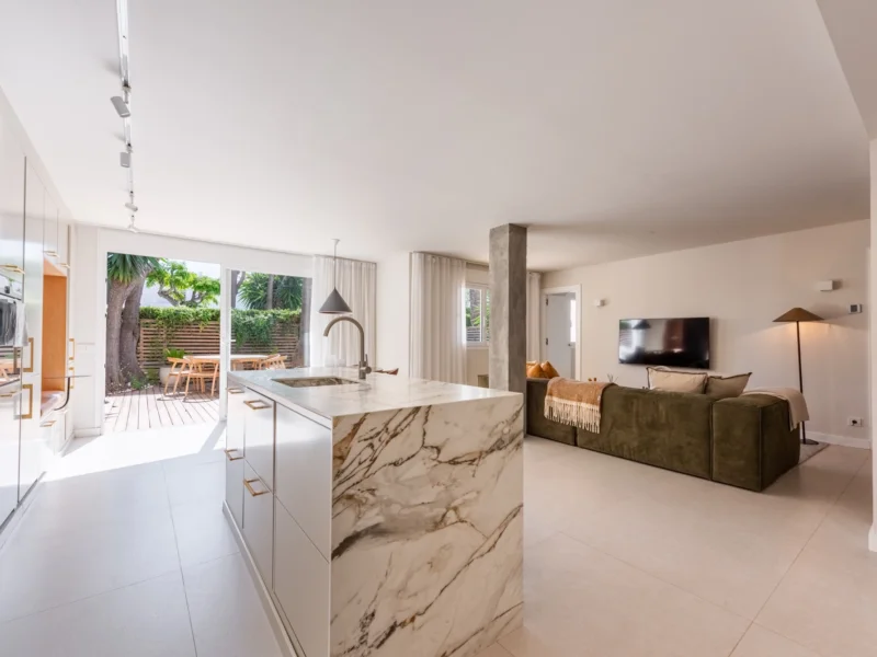 3 Bedroom Apartment with Terrace for Sale in Nueva Andalucía, Marbella