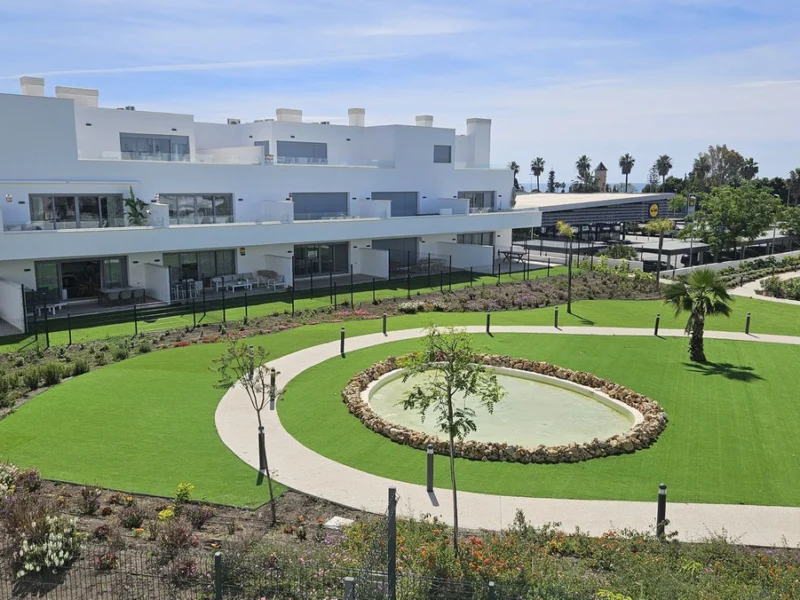2 Bedroom Apartment with Terrace for Sale in Estepona