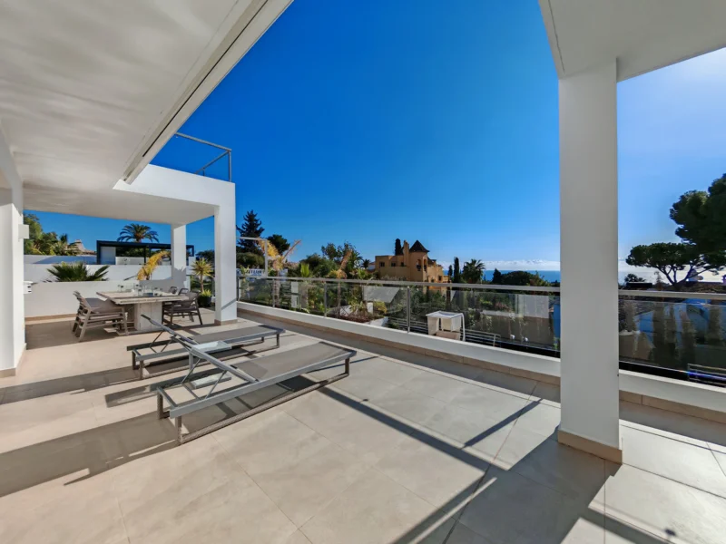 6 Bedroom Private Villa for Sale in El Rosario, Marbella
