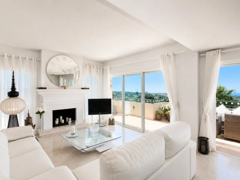 3 Bedroom Apartment with Terrace for Sale in Elviria, Marbella