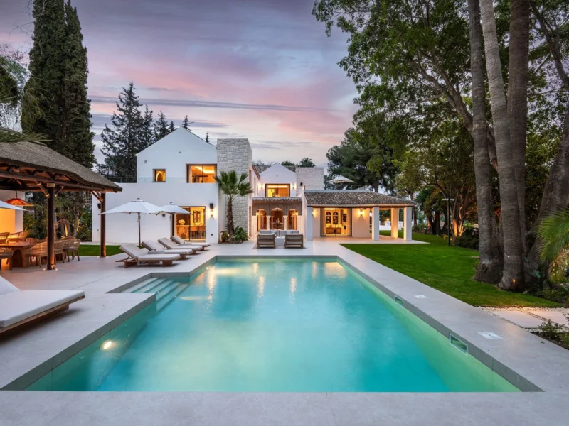 5 Bedroom Private Villa with Terrace for Sale in Las Brisas Golf, Nueva Andalucía, Marbella