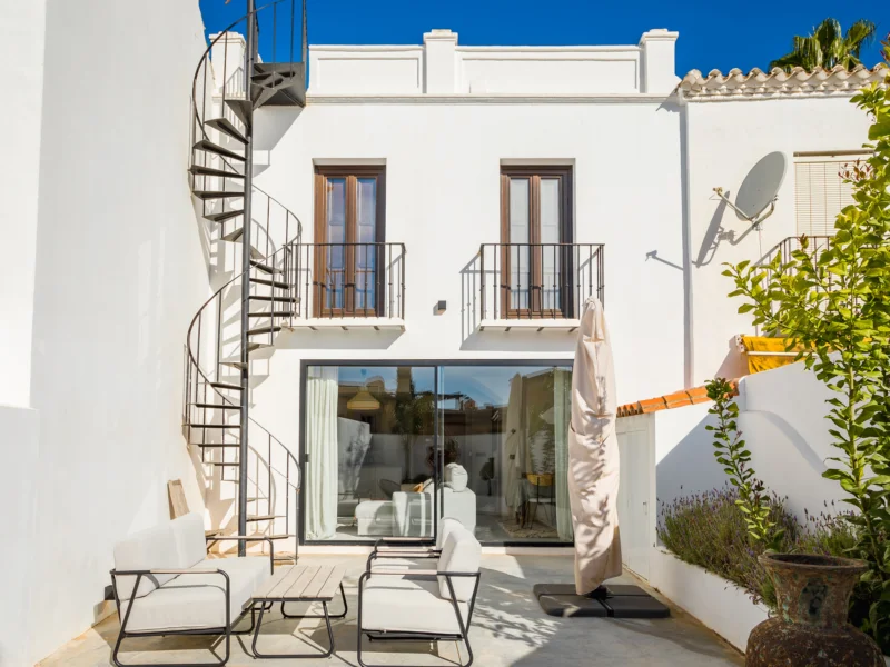 2 Bedroom Private Villa for Sale in El Naranjal, Nueva Andalucía, Marbella