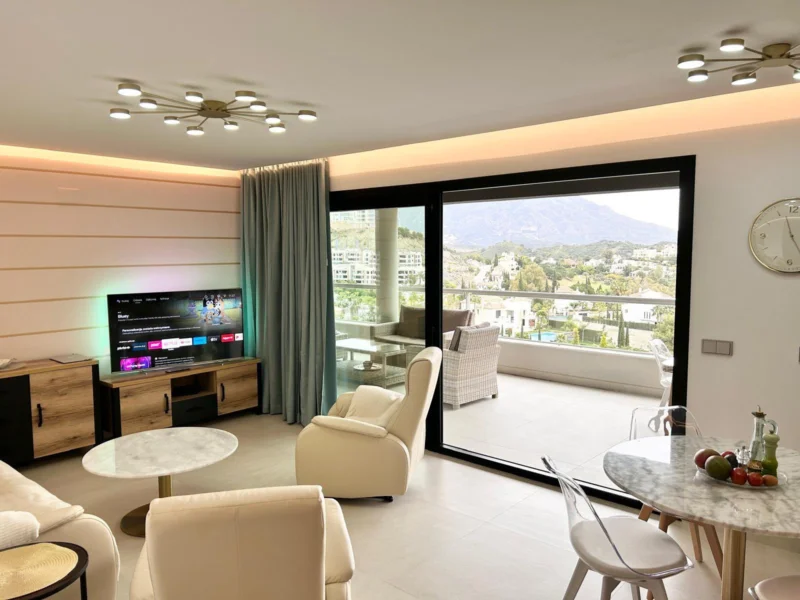 Furnished 3 Bedroom Apartment with Terrace for Rent in La Quinta, Benahavís