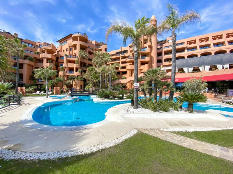 2 Bedroom Apartment for Sale in La Alqueria, Estepona