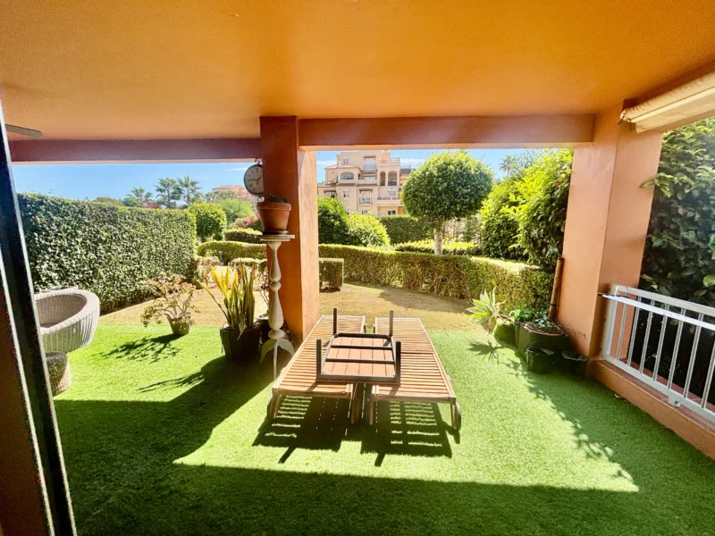 2 Bedroom Apartment with Terrace for Sale in Benatalaya, Benahavís