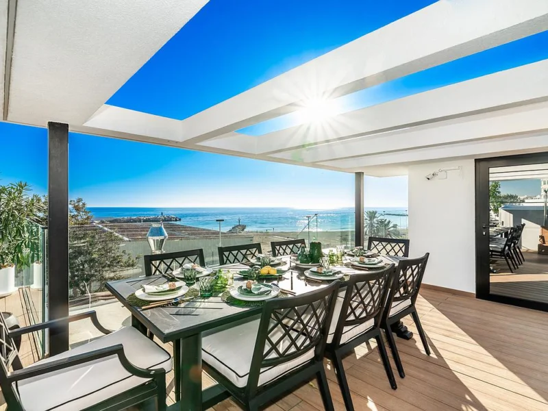 5 Bedroom Private Villa with Terrace for Sale in Marbella