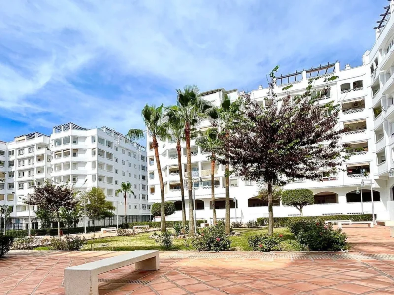 3 Bedroom Apartment with Terrace for Sale in La Campana, Nueva Andalucía, Marbella
