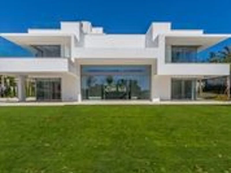 5 Bedroom Private Villa for Sale in Guadalmina Baja, San Pedro de Alcántara