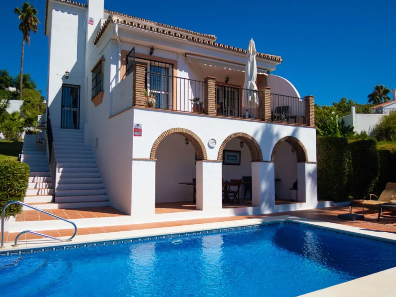 3 Bedroom Private Villa with Terrace for Sale in El Padron, Nueva Milla de Oro, Estepona