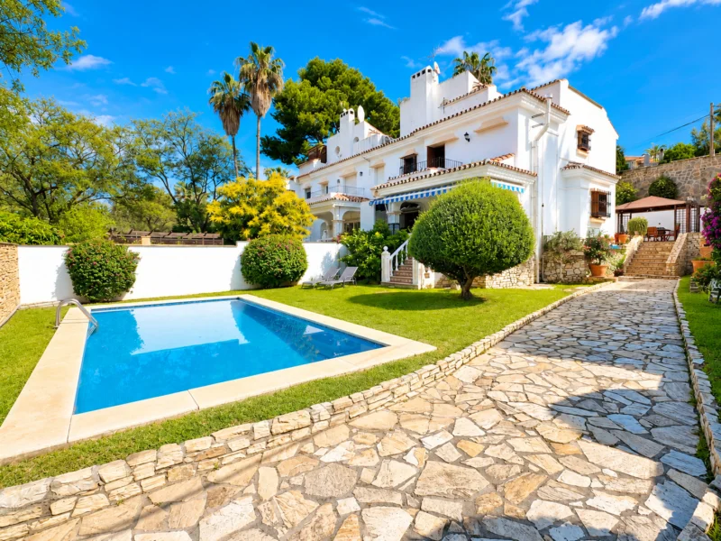 3 Bedroom Private Villa for Sale in Nueva Andalucía, Marbella