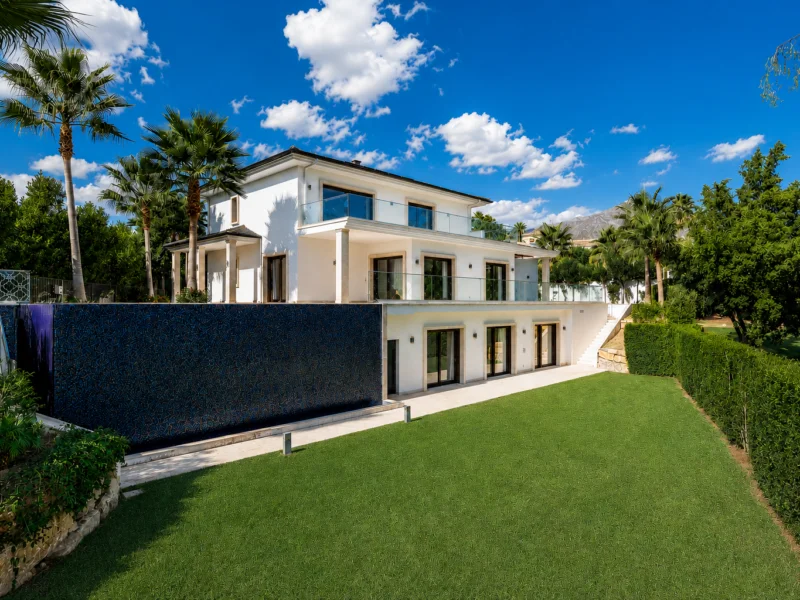 5 Bedroom Private Villa for Sale in Los Naranjos Golf, Nueva Andalucía, Marbella