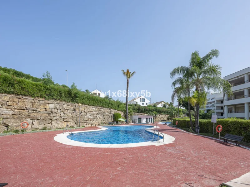 3 Bedroom Apartment with Terrace for Sale in Guadalmina Alta, San Pedro de Alcántara