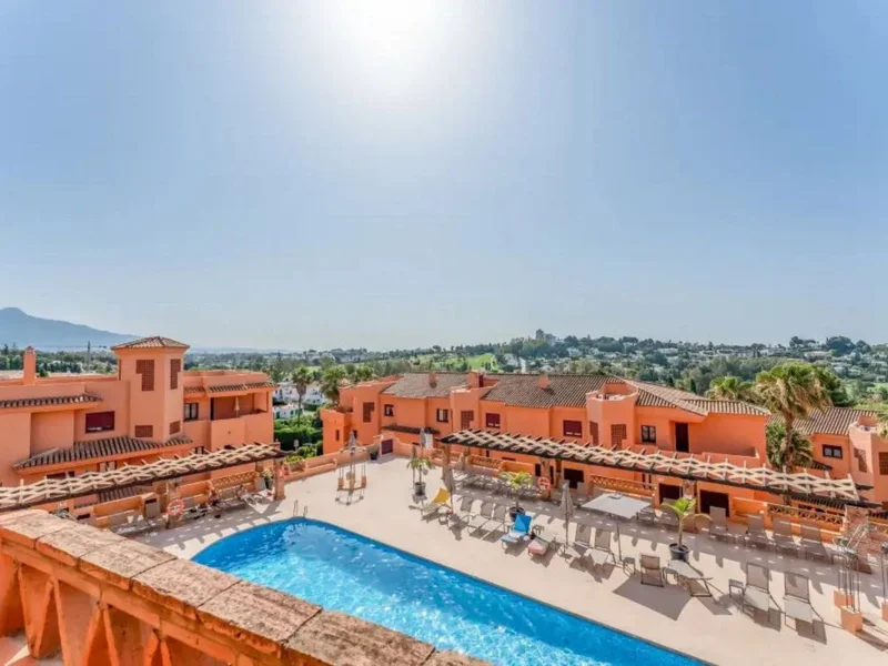 2 Bedroom Apartment for Sale in El Paraíso, Estepona