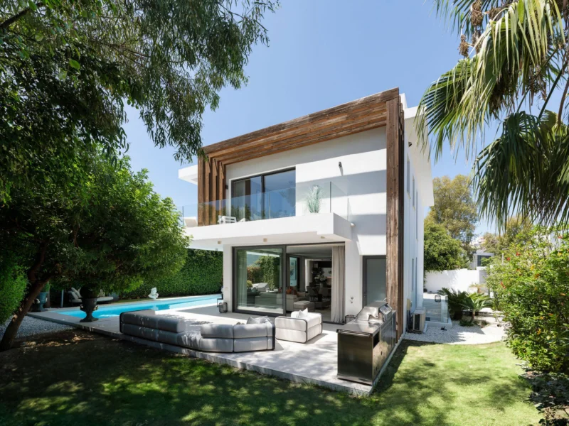 4 Bedroom Private Villa for Sale in Estepona