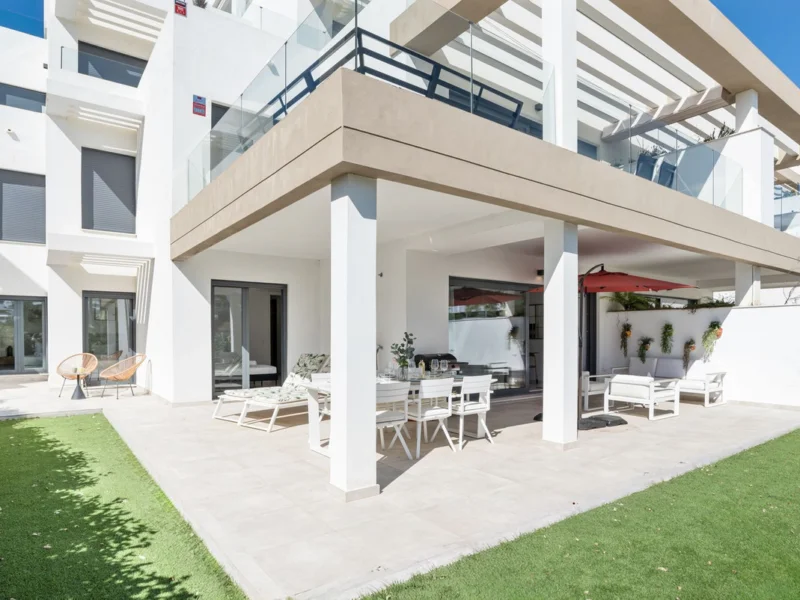 3 Bedroom Apartment with Terrace for Sale in Estepona