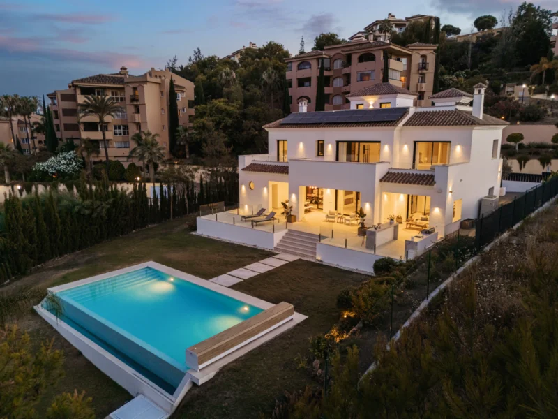 5 Bedroom Private Villa for Sale in Elviria, Marbella