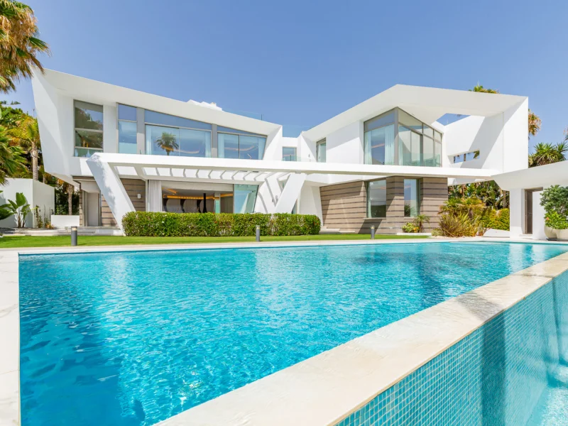 6 Bedroom Private Villa for Sale in Los Monteros Playa, Los Monteros, Marbella