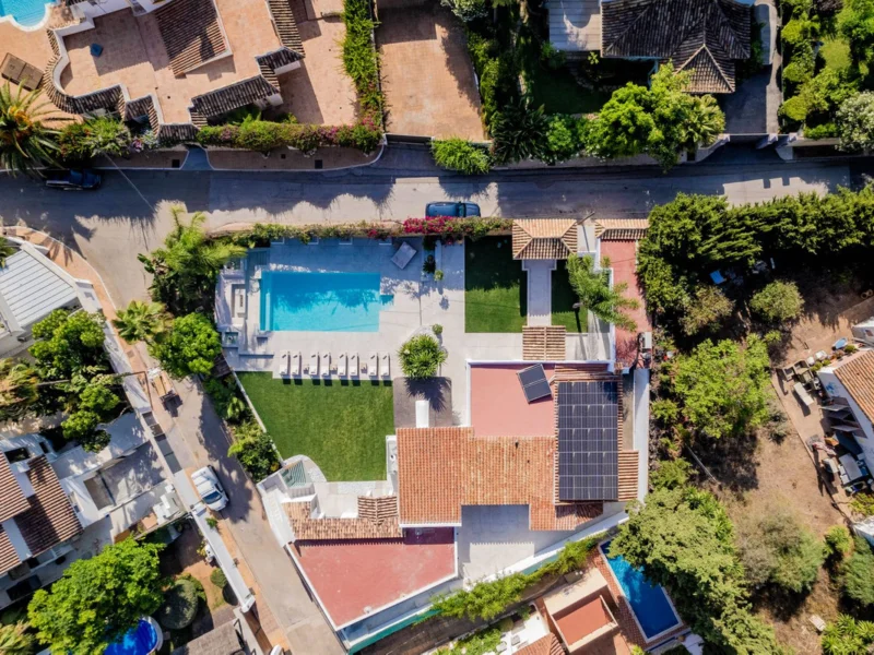 6 Bedroom Private Villa with Terrace for Sale in Nagüeles, Marbella
