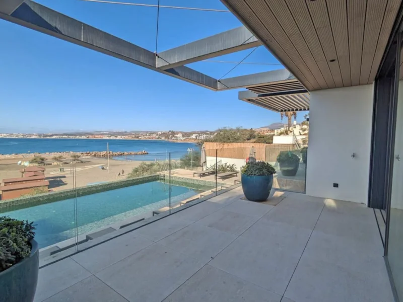 3 Bedroom Apartment with Terrace for Sale in La Alqueria, Estepona