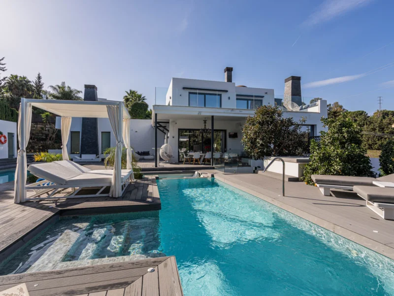 8 Bedroom Private Villa for Sale in Las Brisas, Nueva Andalucía, Marbella