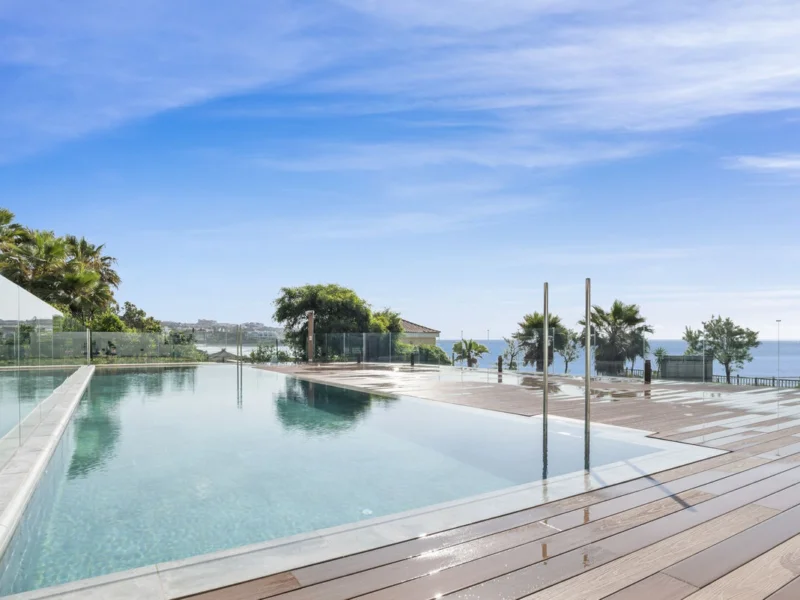 2 Bedroom Apartment with Terrace for Sale in Estepona
