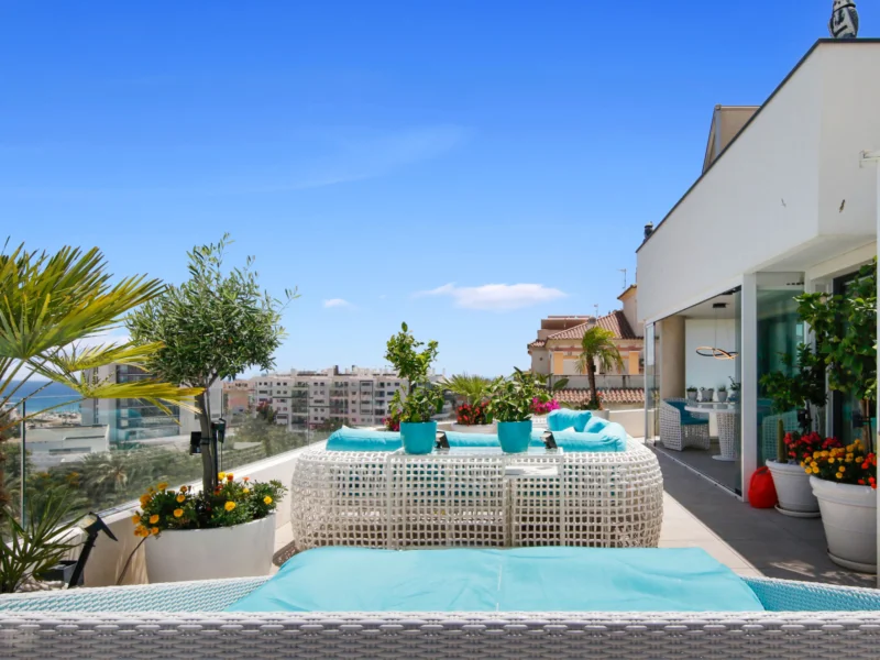 3 Bedroom Apartment for Sale in La Alqueria, Estepona