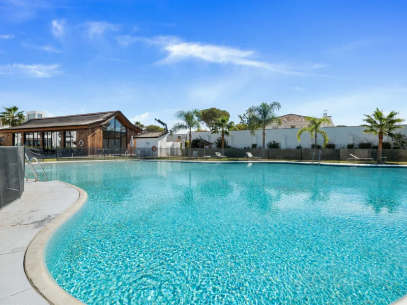 3 Bedroom Apartment with Terrace for Sale in Paraiso Pueblo, El Paraiso Alto, Benahavís