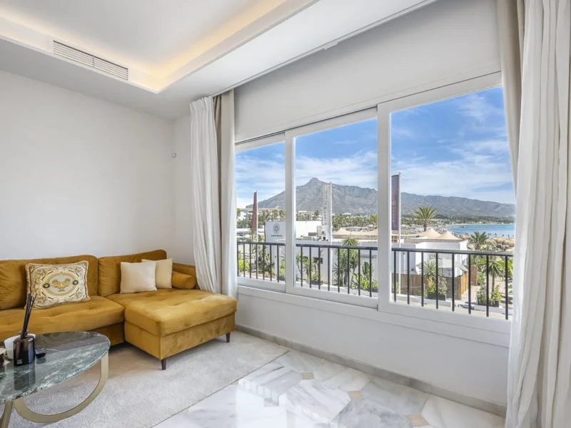 2 Bedroom Apartment for Sale in Puerto Banús, Marbella