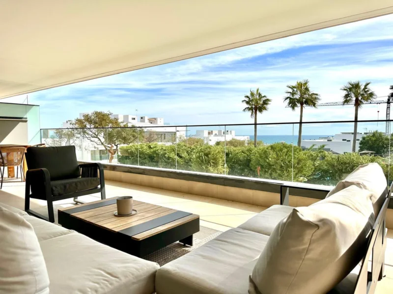 4 Bedroom Apartment with Terrace for Sale in Estepona