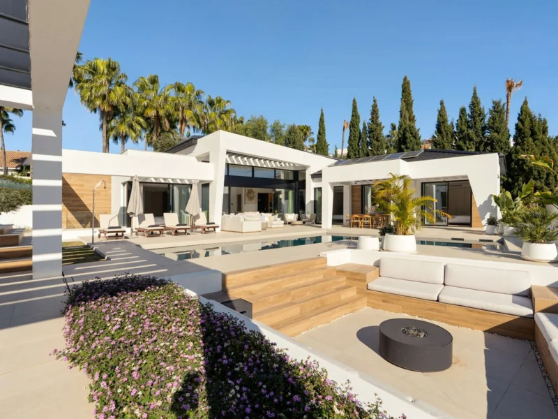 6 Bedroom Private Villa for Sale in Nueva Andalucía, Marbella