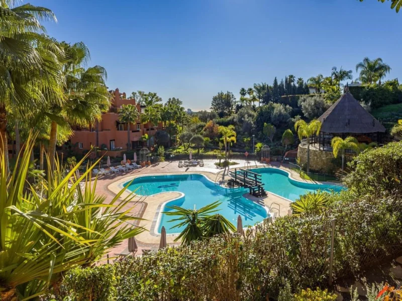 4 Bedroom Apartment with Terrace for Sale in Nueva Andalucía, Marbella
