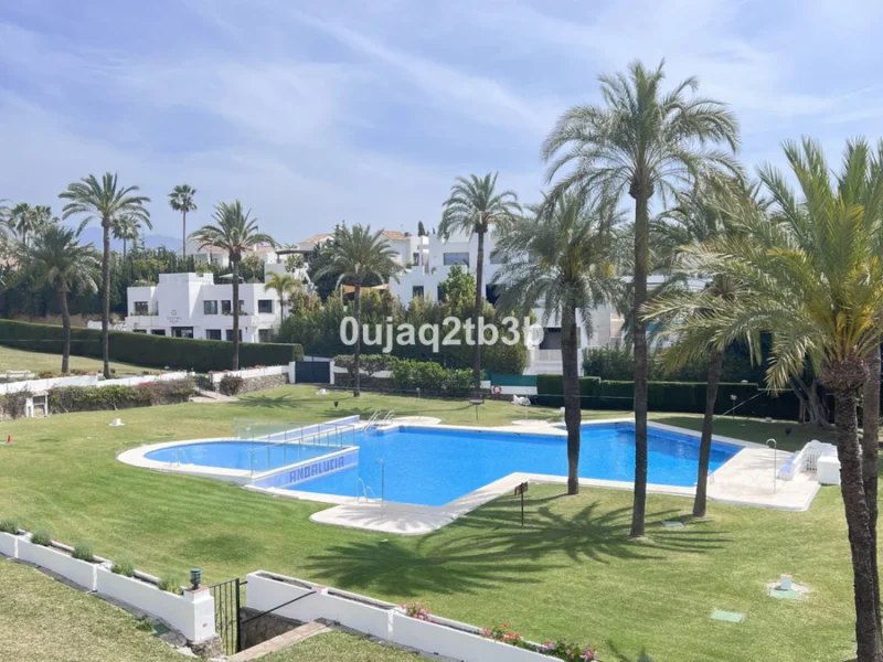 4 Bedroom Apartment with Terrace for Sale in Nueva Andalucía, Marbella