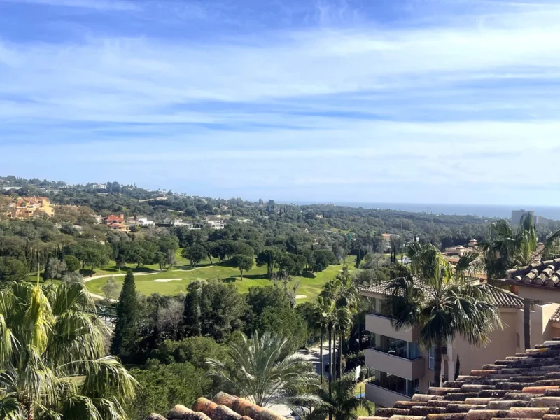 3 Bedroom Apartment with Terrace for Sale in Elviria, Marbella