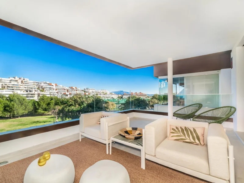 3 Bedroom Apartment for Sale in Estepona