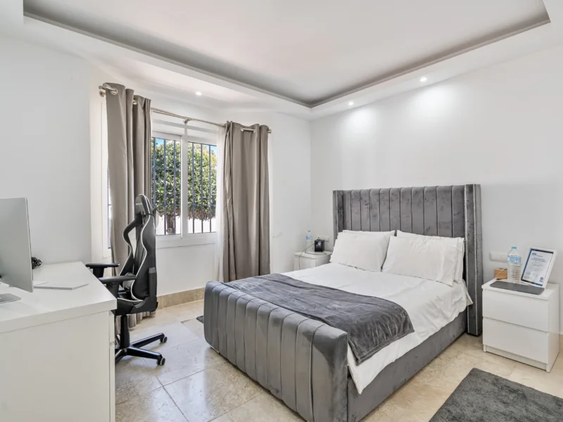 5 Bedroom Private Villa for Sale in Atalaya, Estepona