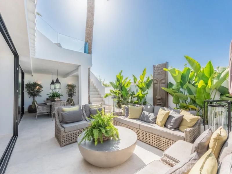 3 Bedroom Private Villa with Terrace for Sale in Milla de Oro, Marbella