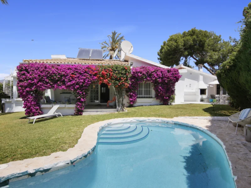 5 Bedroom Private Villa with Terrace for Sale in Guadalmina Alta, San Pedro de Alcántara