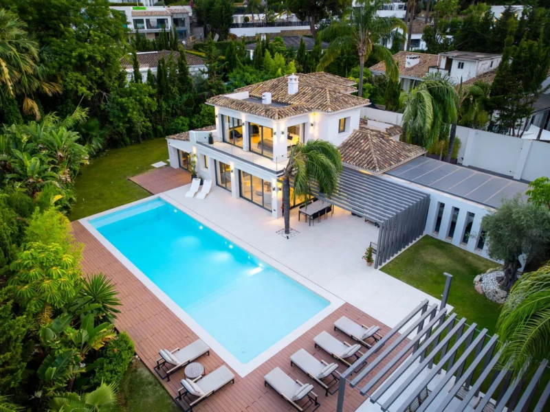 4 Bedroom Private Villa with Terrace for Sale in Las Brisas Golf, Nueva Andalucía, Marbella