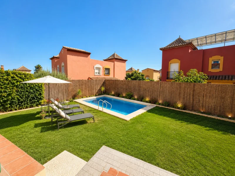 4 Bedroom Private Villa for Sale in Bello Horizonte, Río Real, Marbella