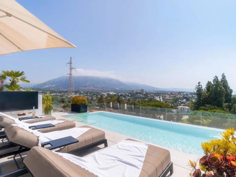 3 Bedroom Private Villa for Sale in Nueva Andalucía, Marbella