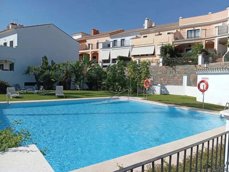 3 Bedroom Private Villa for Sale in El Paraíso, Estepona