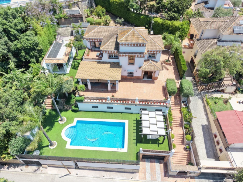 4 Bedroom Private Villa for Sale in Elviria, Marbella