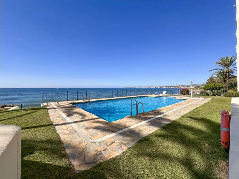 2 Bedroom Apartment for Sale in Estepona Centro