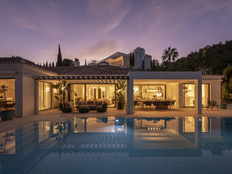 5 Bedroom Private Villa for Sale in Cascada de Camojan, Milla de Oro, Marbella