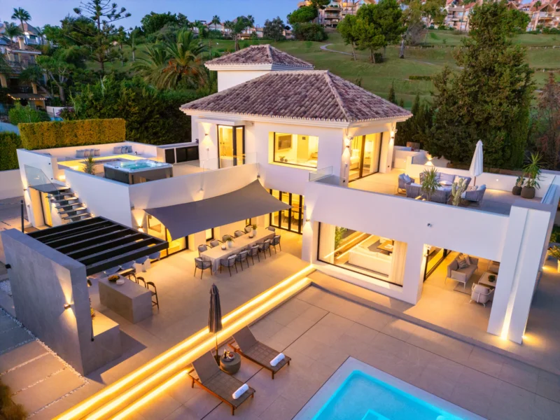 6 Bedroom Private Villa for Sale in Nueva Andalucía, Marbella