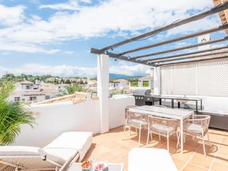 1 Bedroom Apartment for Sale in Los Naranjos de Marbella, Nueva Andalucía, Marbella