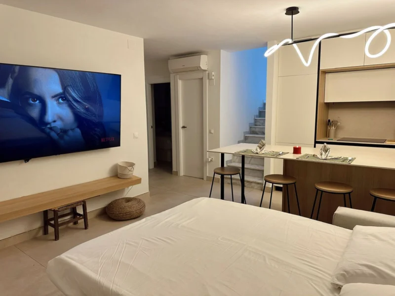 Furnished 2 Bedroom Apartment with Terrace for Rent in Costabella, Marbella